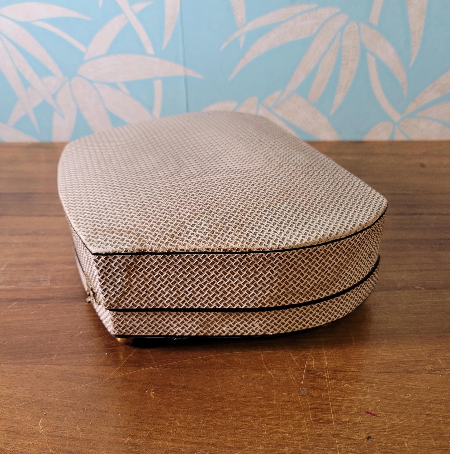 1950s Reuge Swiss movement musical manicure box REUGE Swiss Musical movement, plays 'Candle Light Waltz'.