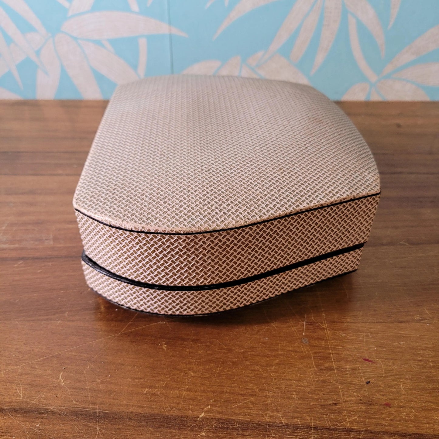 1950s Reuge Swiss movement musical manicure box REUGE Swiss Musical movement, plays 'Candle Light Waltz'.