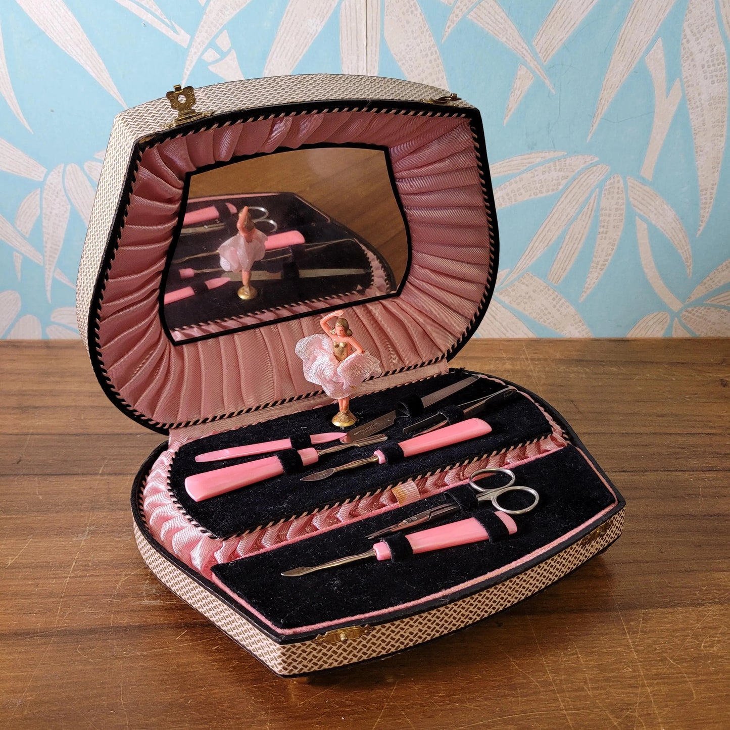 1950s Reuge Swiss movement musical manicure box REUGE Swiss Musical movement, plays 'Candle Light Waltz'.
