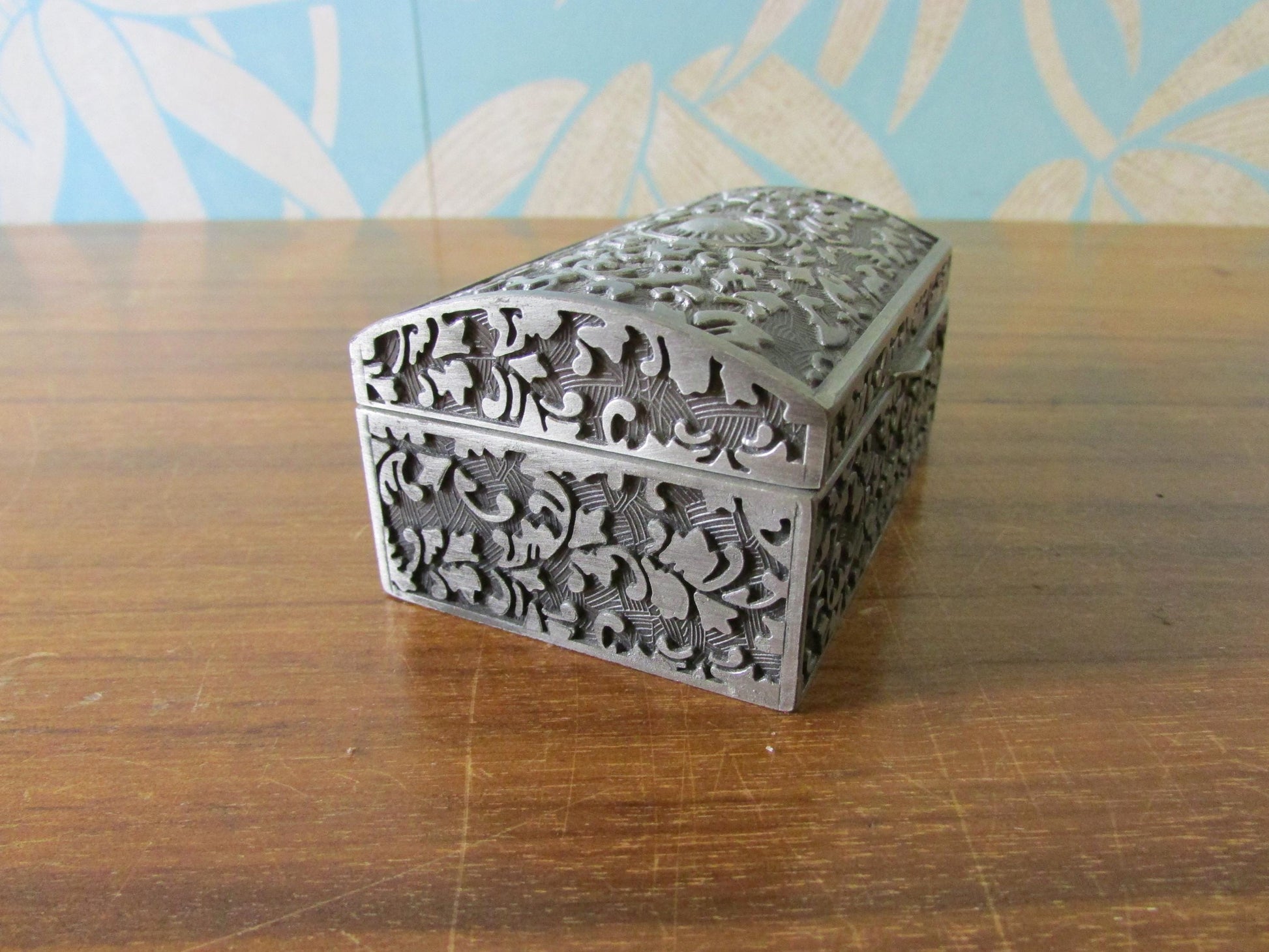 circa. 1970s Aveson embossed abstract acanthus-style leaf silver-tone metal chest