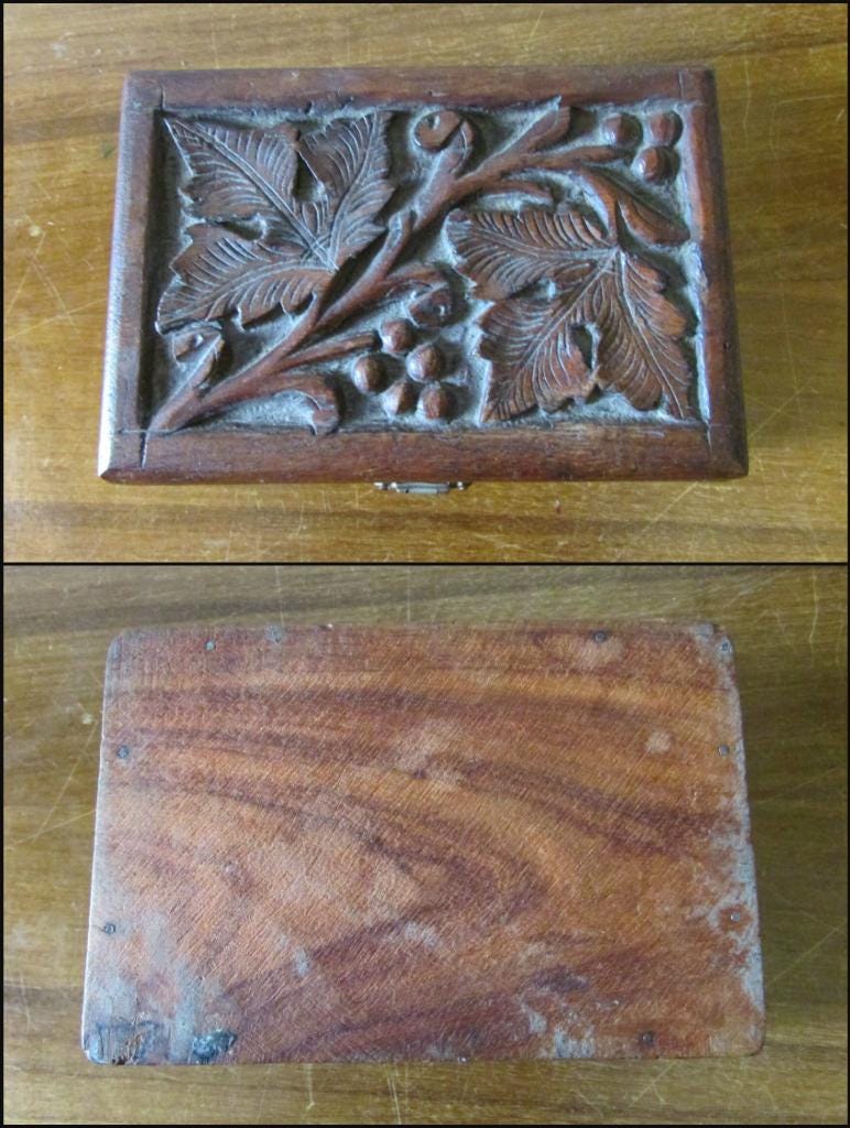 Vintage Arts and Crafts-style hand-carved leaves & berries wooden triquetra/trinket box