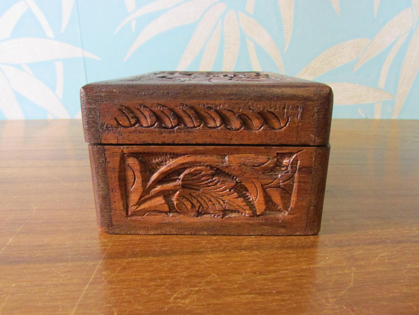 Vintage Arts and Crafts-style hand-carved leaves & berries wooden triquetra/trinket box