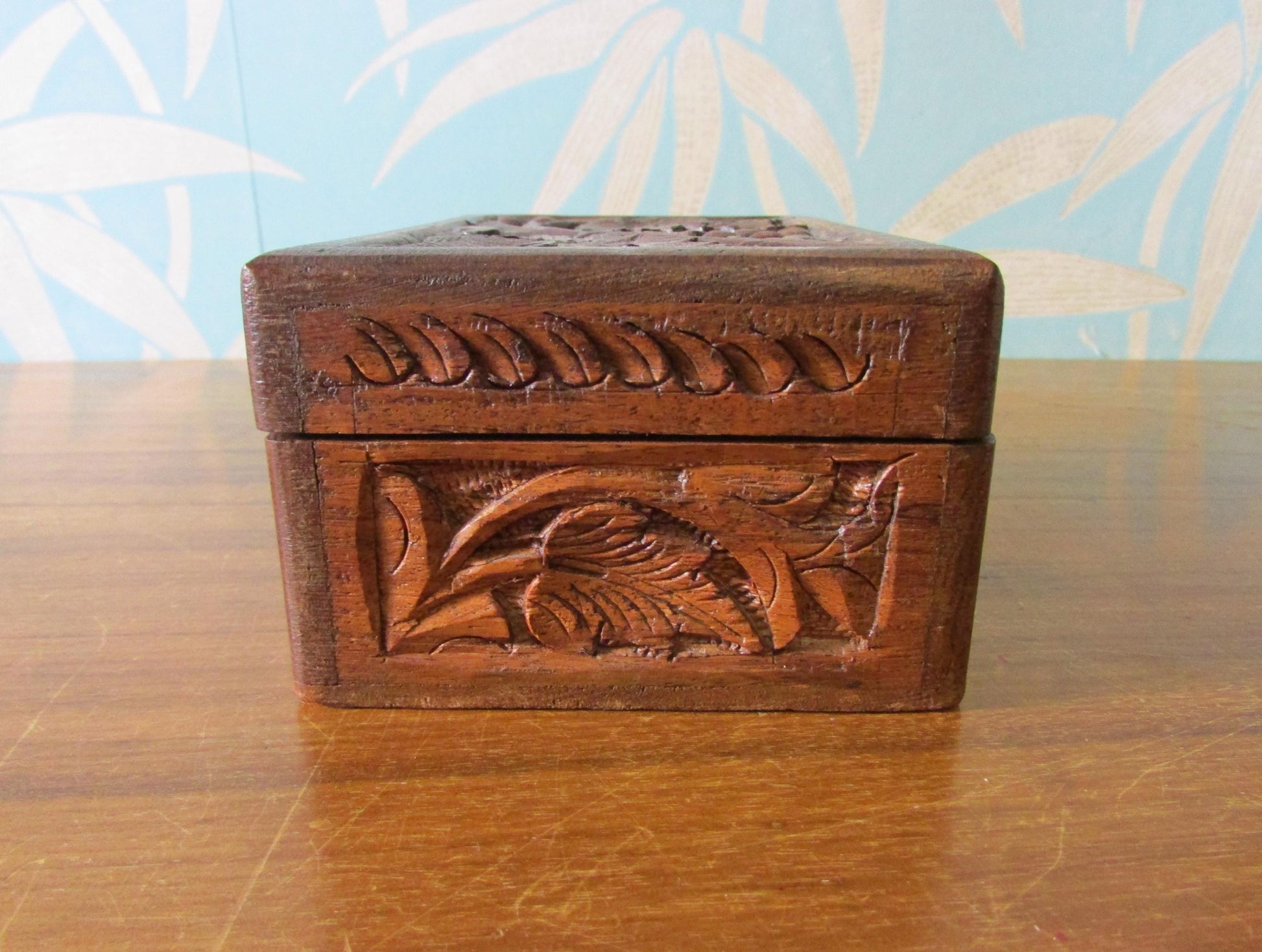 Vintage Arts and Crafts-style hand-carved leaves & berries wooden triquetra/trinket box