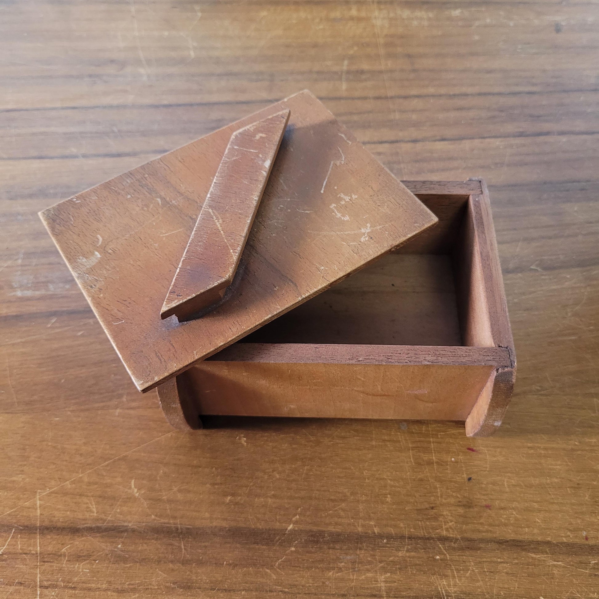 Art Deco wooden cigar/cigarette box