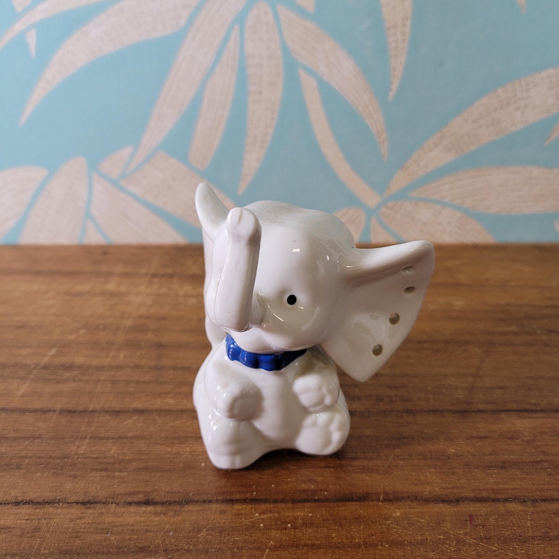 1970s WOOLBRO ceramic elephant earring holder, dark blue collar