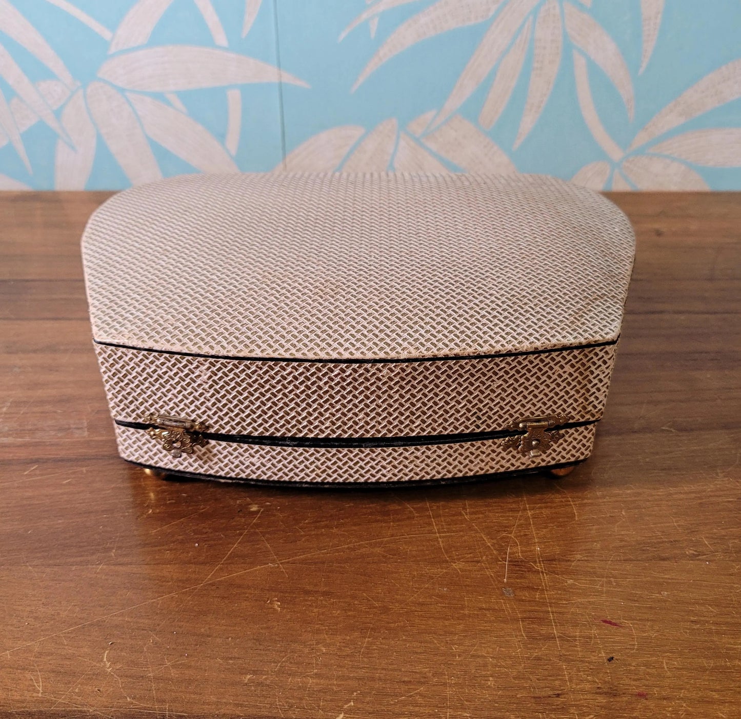 1950s Reuge Swiss movement musical manicure box REUGE Swiss Musical movement, plays 'Candle Light Waltz'.