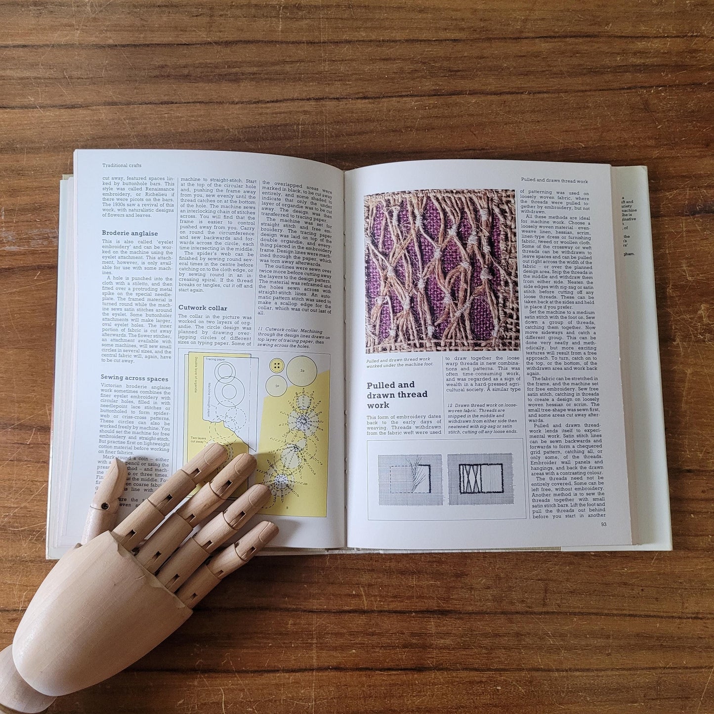 The Complete Book of the Sewing Machine, by Angela Thompson (Hardback, 1980)
