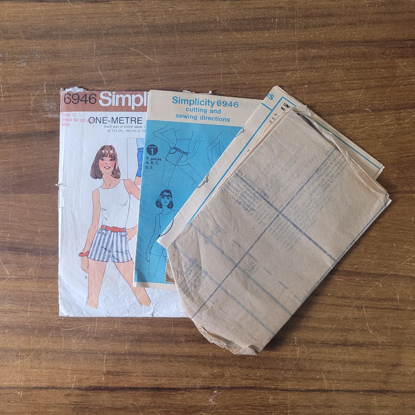 Part cut 1975 Simplicity 6946 sewing pattern for one-metre shorts, size 10 (see description below)