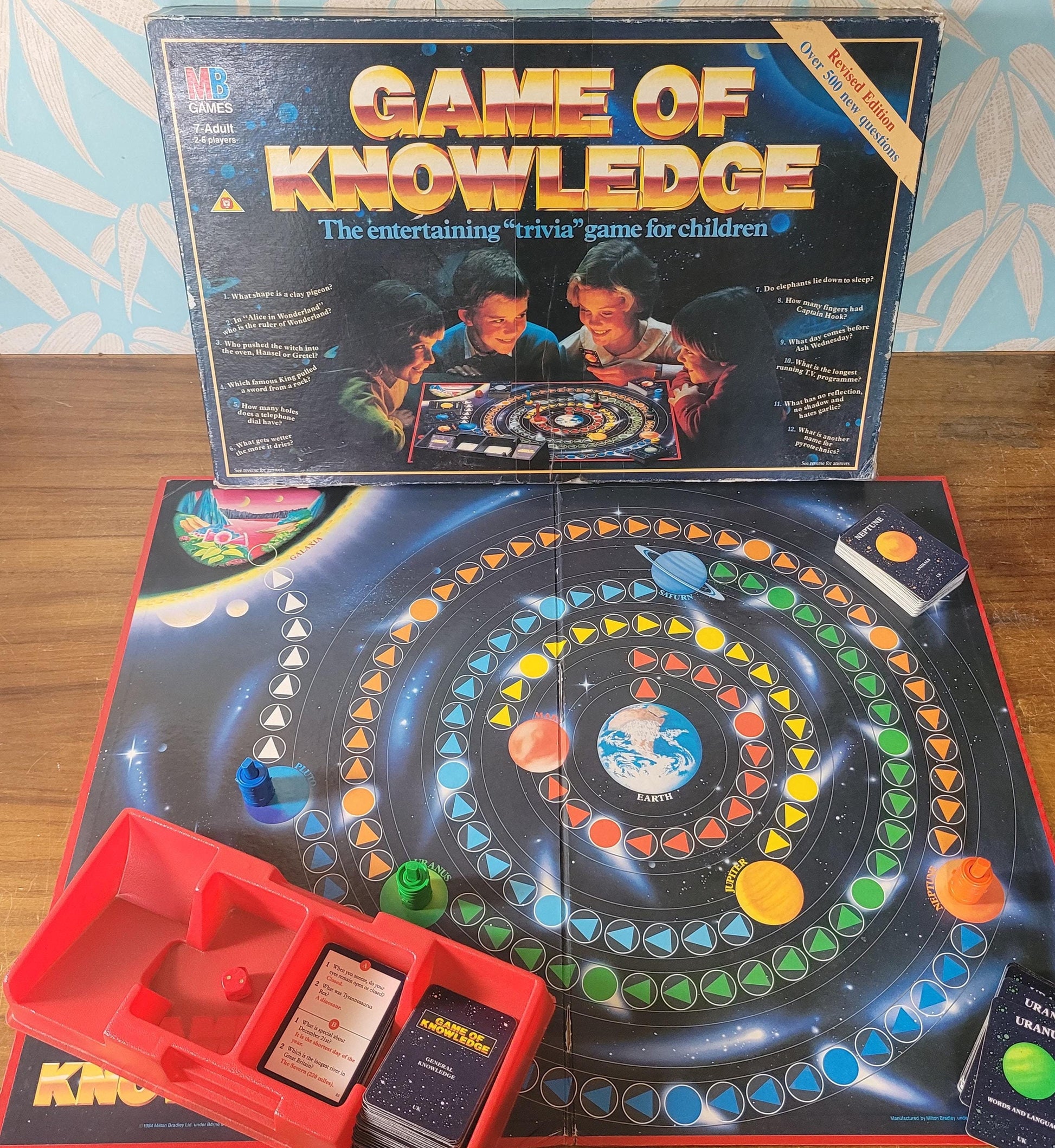 1984 MB Games Game of Knowledge Revised Edition trivia board game