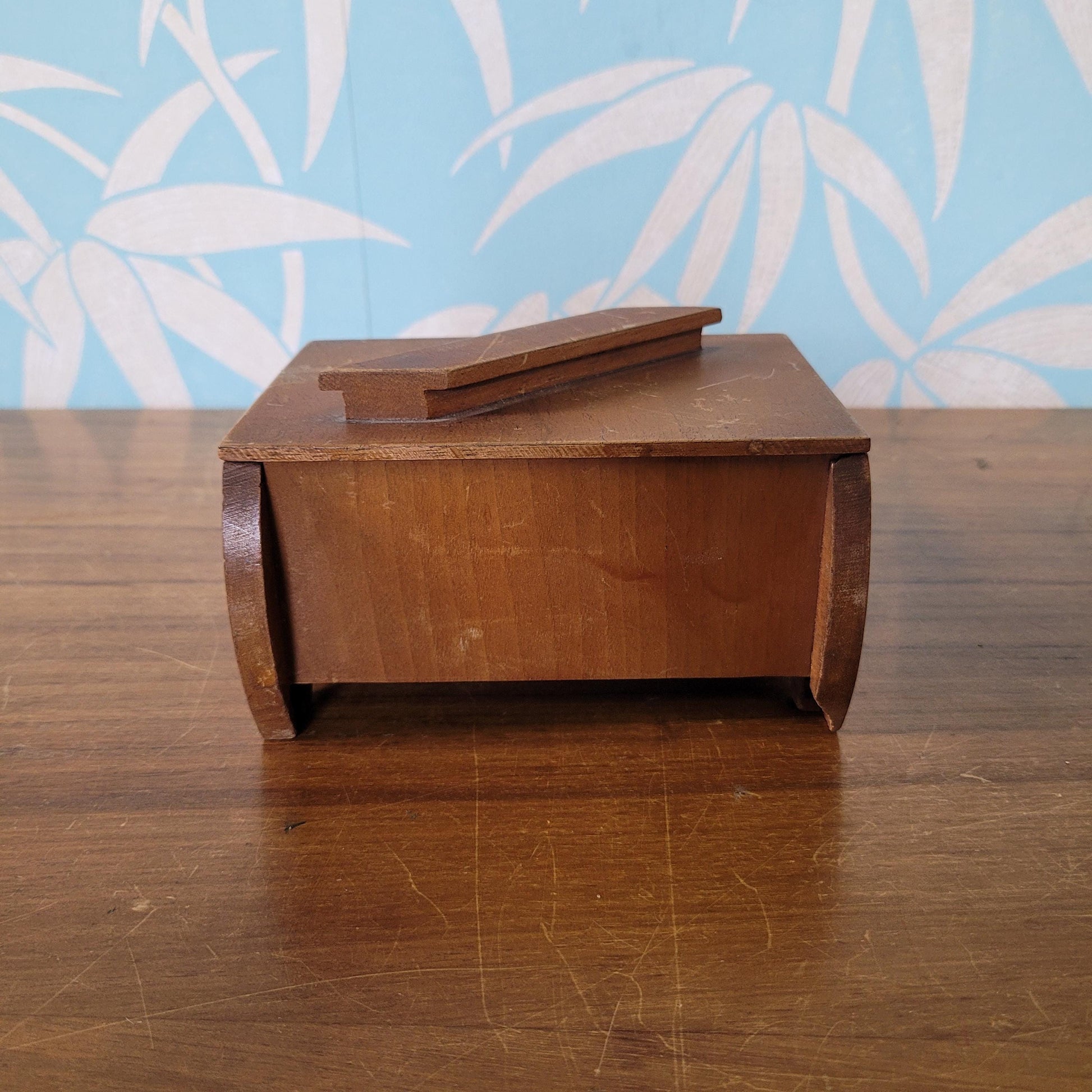 Art Deco wooden cigar/cigarette box