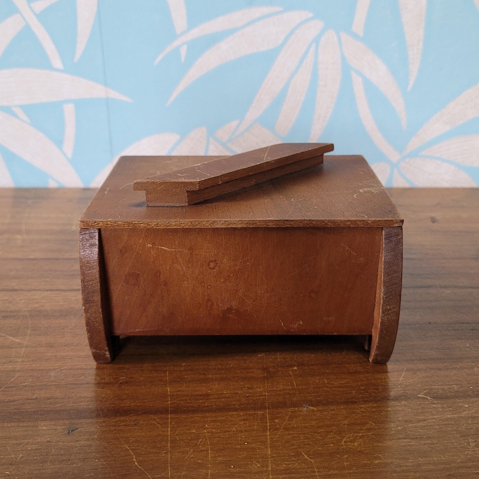 Art Deco wooden cigar/cigarette box