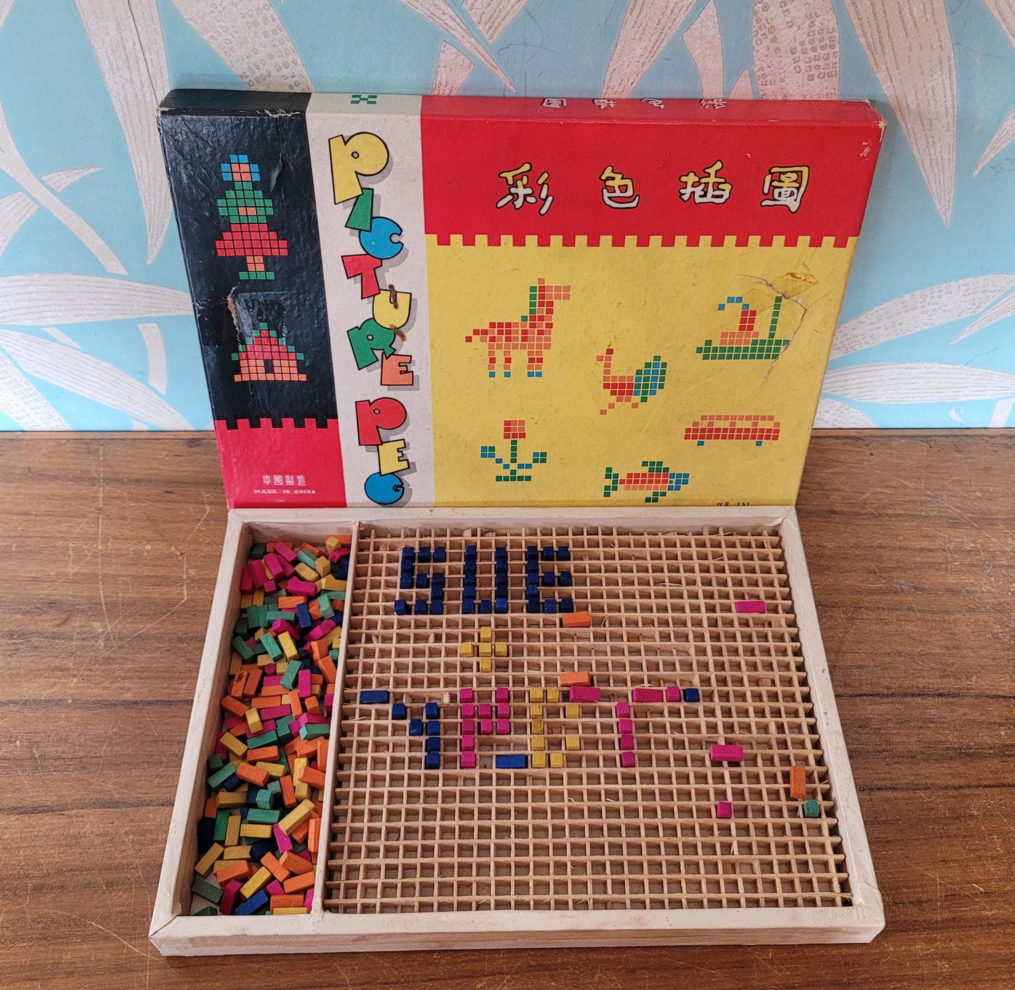 Vintage Picture Peg activity mosaic pegboard & multicoloured pegs