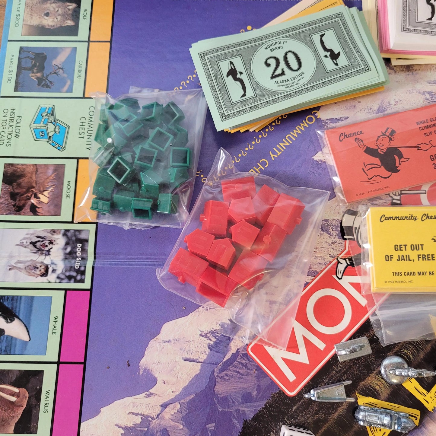 1997 Parker Brothers Monopoly Alaska Edition real estate trading game (complete)