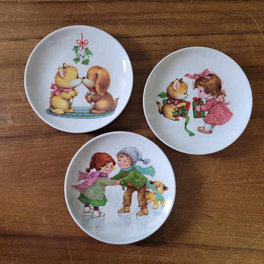 1980s Avon cutesy Christmas decorative plates (choose from 3 designs)