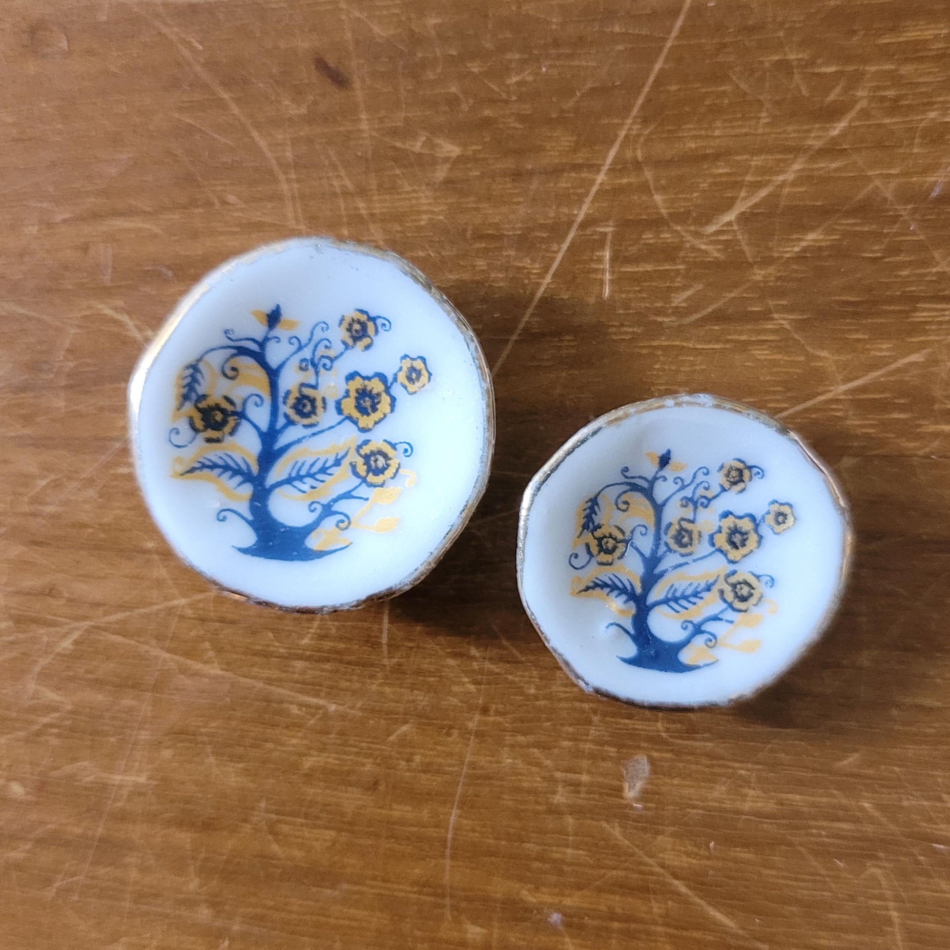 Selection of vintage doll's house miniature crockery