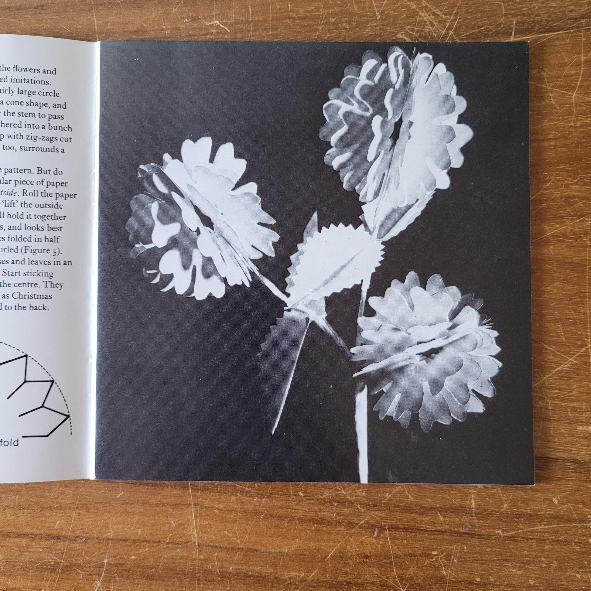 Leisure Crafts No.42: Paper Flowers, by Kit Pitman (Softback, 1973)