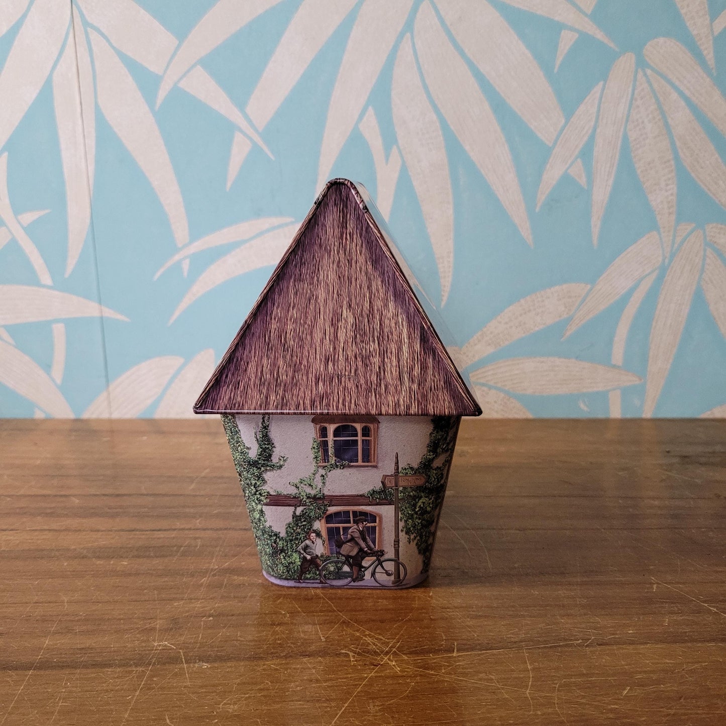 Collectable Ringtons Tearoom metal house-shaped candy tin