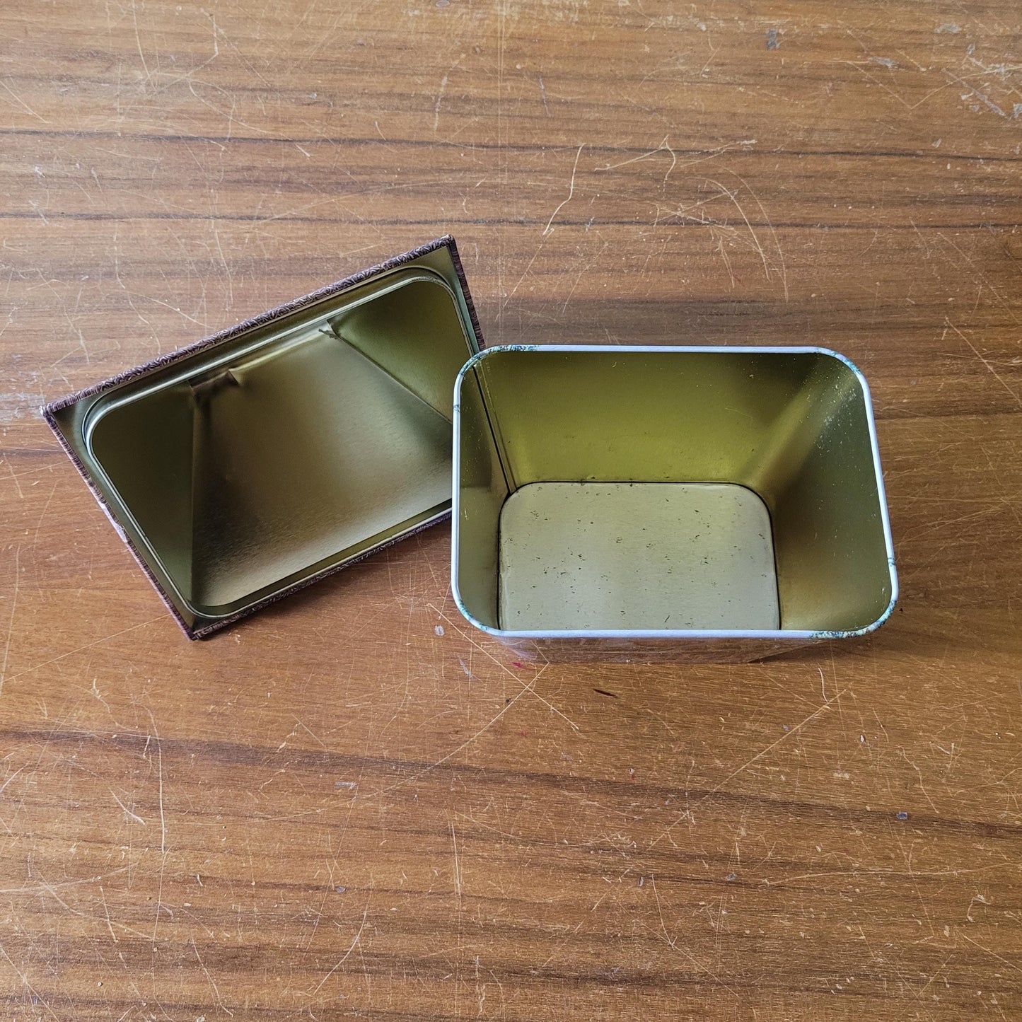 Collectable Ringtons Tearoom metal house-shaped candy tin