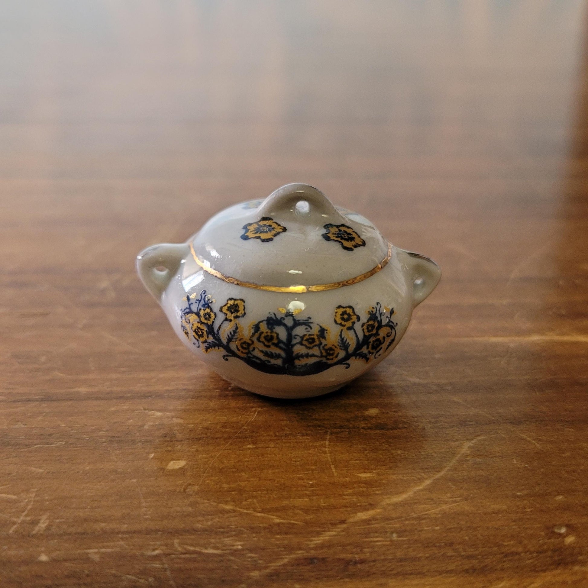 Selection of vintage doll's house miniature crockery