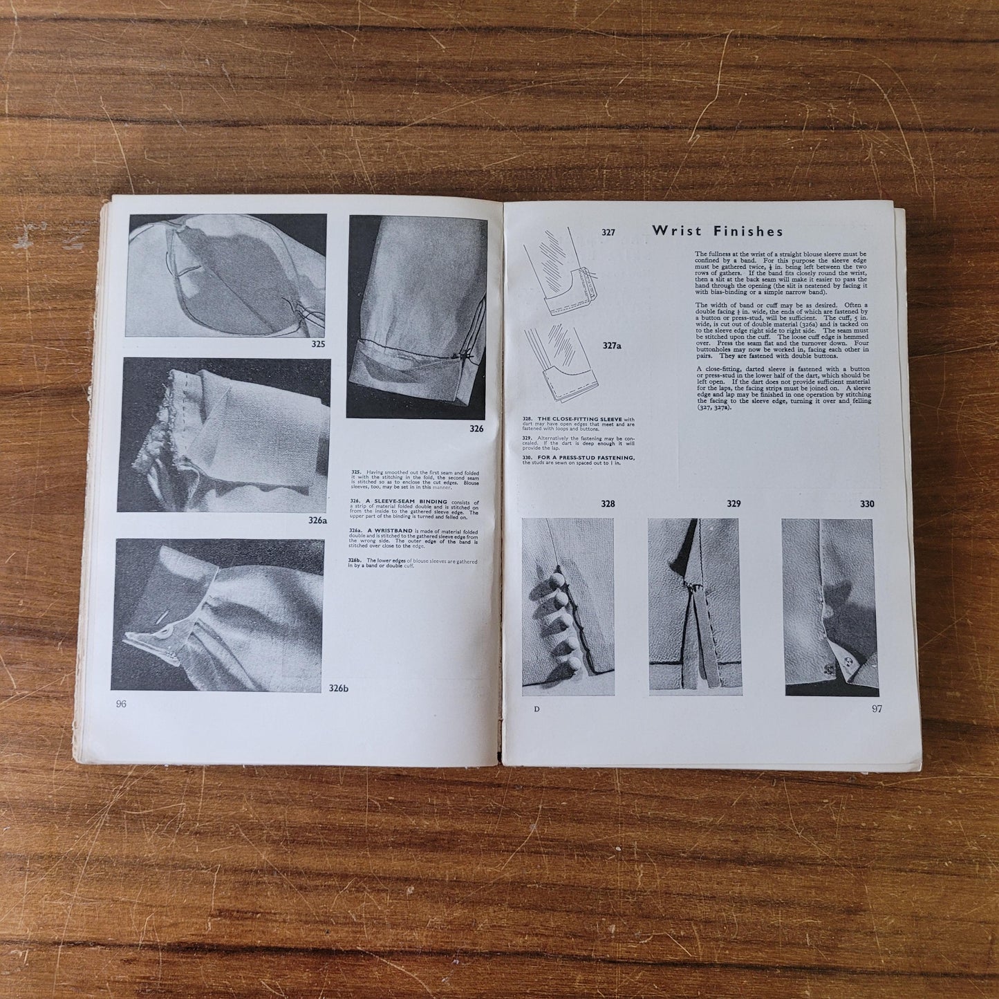 Modern Needlework in 600 Pictures, a Daily Express publication (Hardback, 1937)