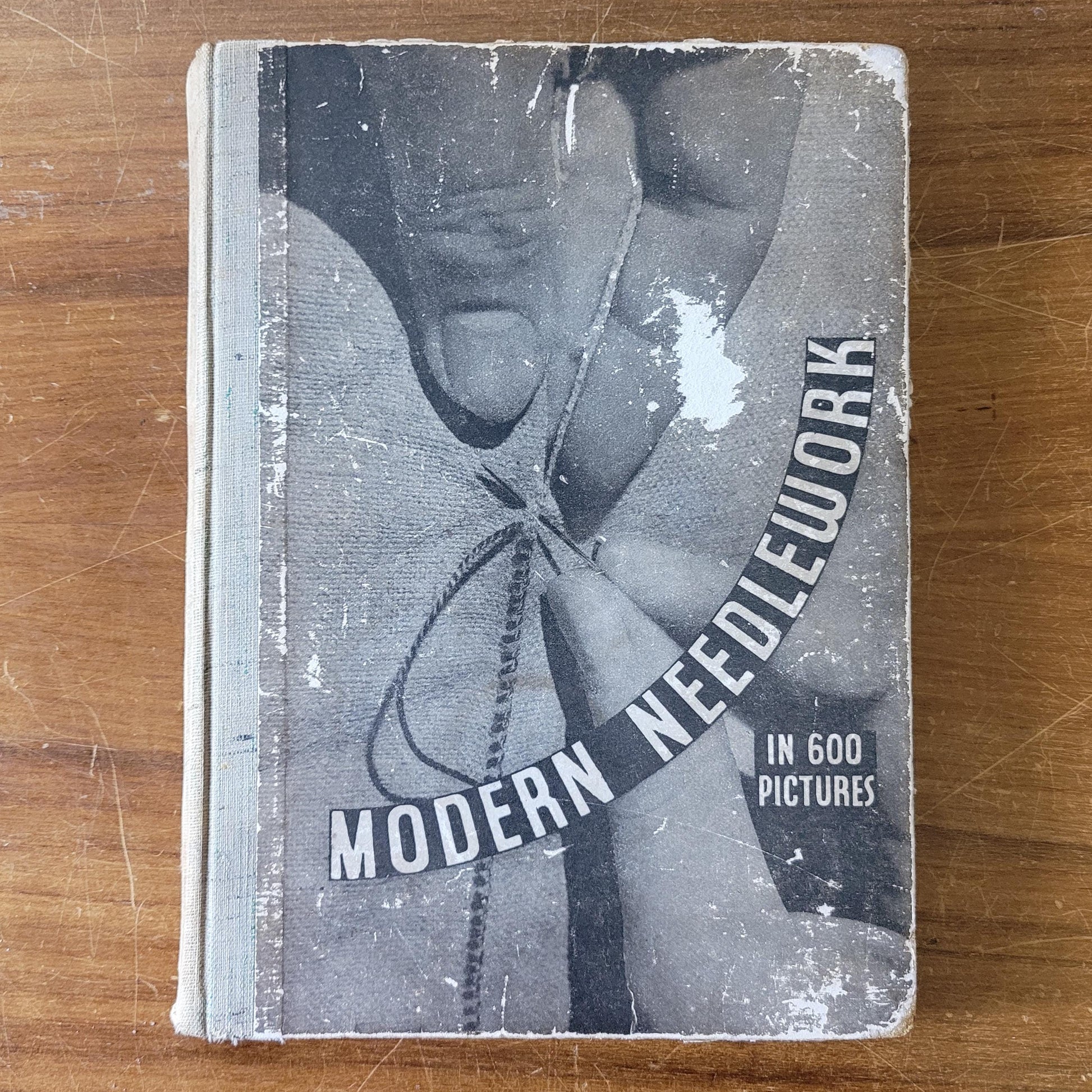 Modern Needlework in 600 Pictures, a Daily Express publication (Hardback, 1937)
