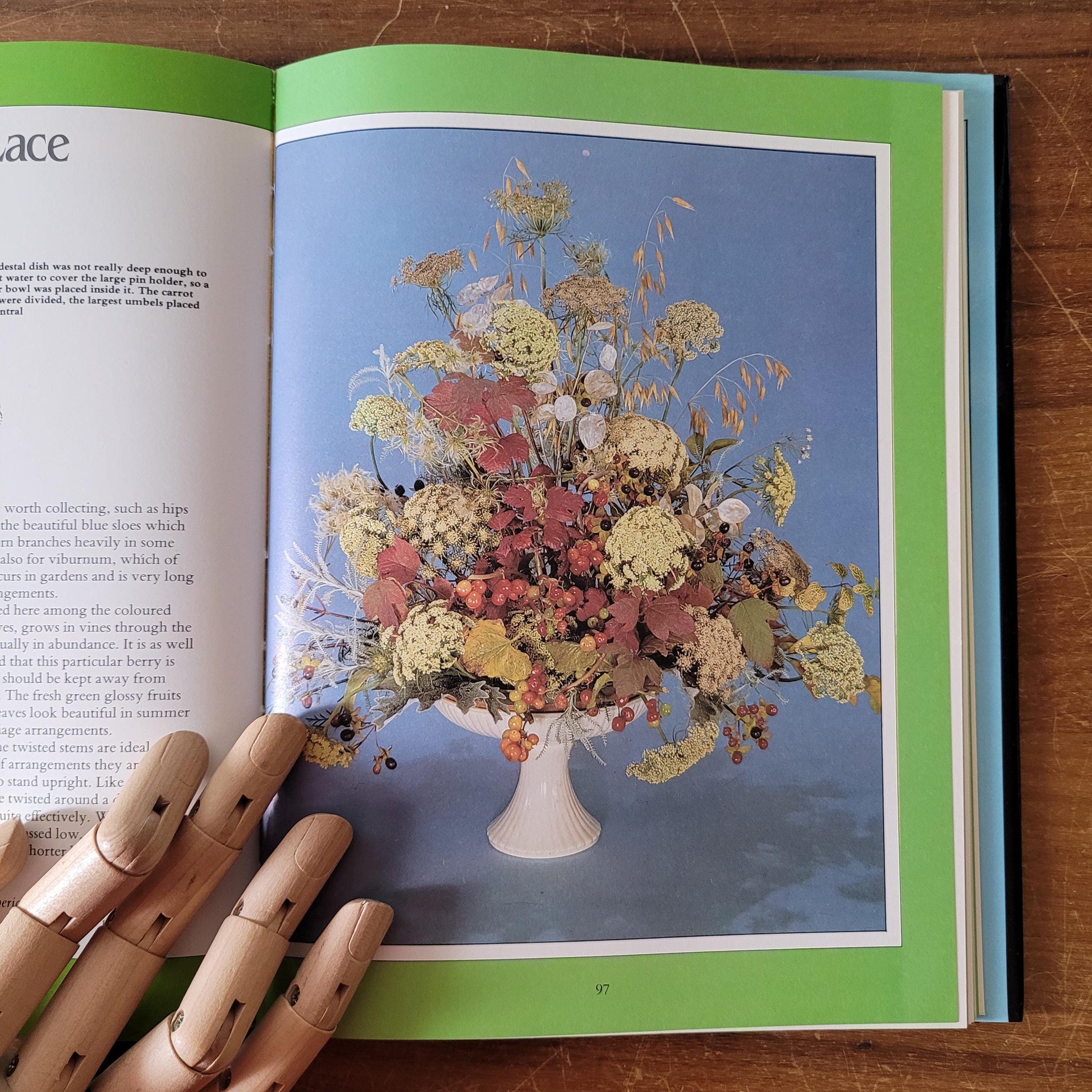 Creative Flower Arranging, by Violet Stevenson (Hardback, 1982)