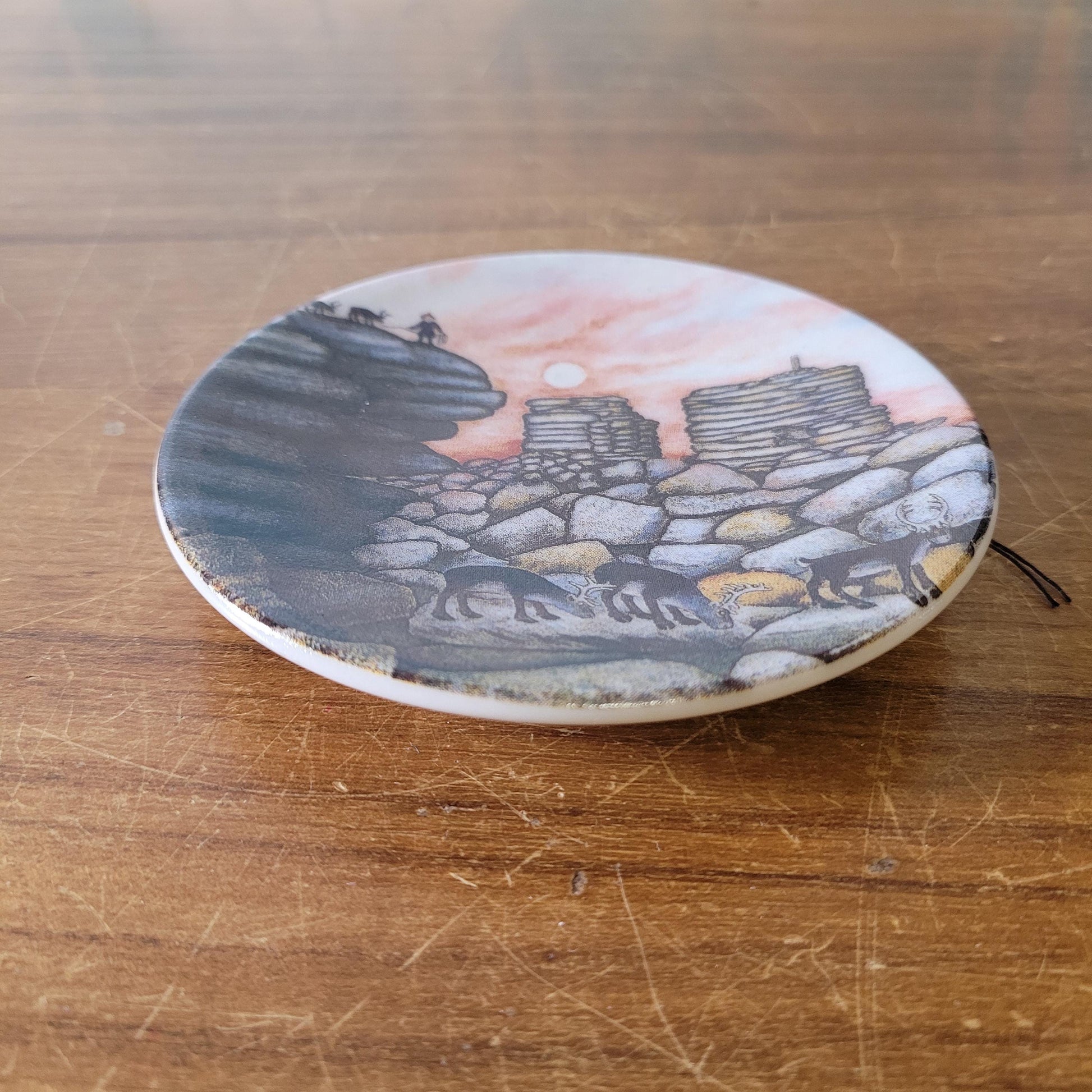 Two 1980s miniature decorative plates by A. Alariesto for Arabia, Finland