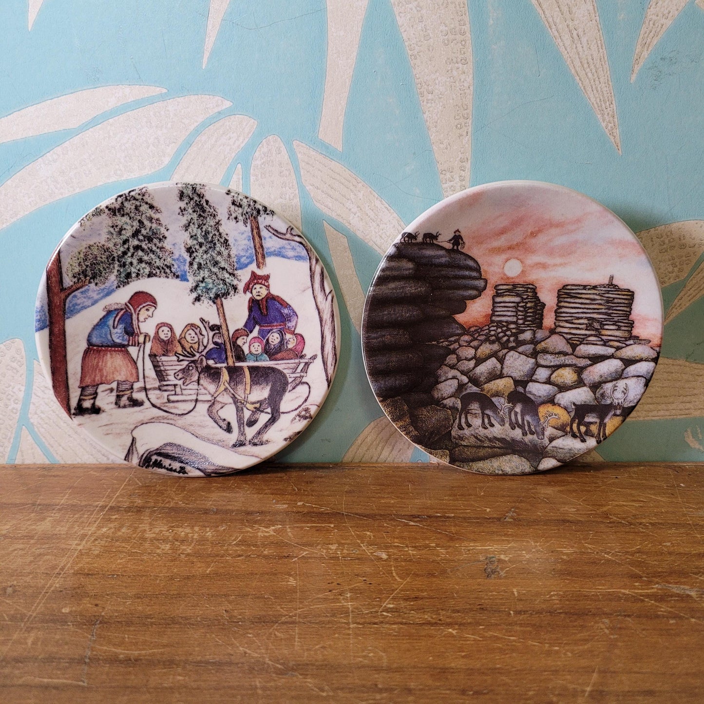 Two 1980s miniature decorative plates by A. Alariesto for Arabia, Finland