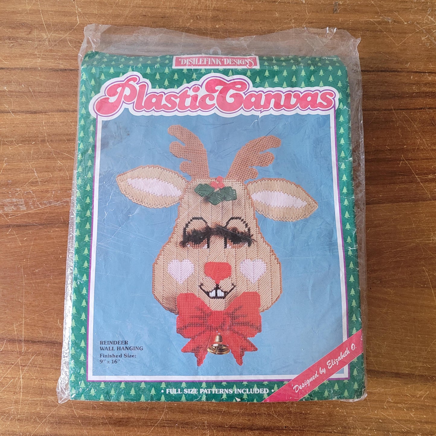1990 Distlefink Designs plastic canvas reindeer wall hanging (part cut)