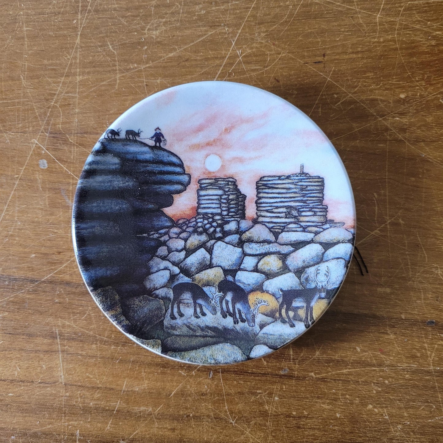 Two 1980s miniature decorative plates by A. Alariesto for Arabia, Finland