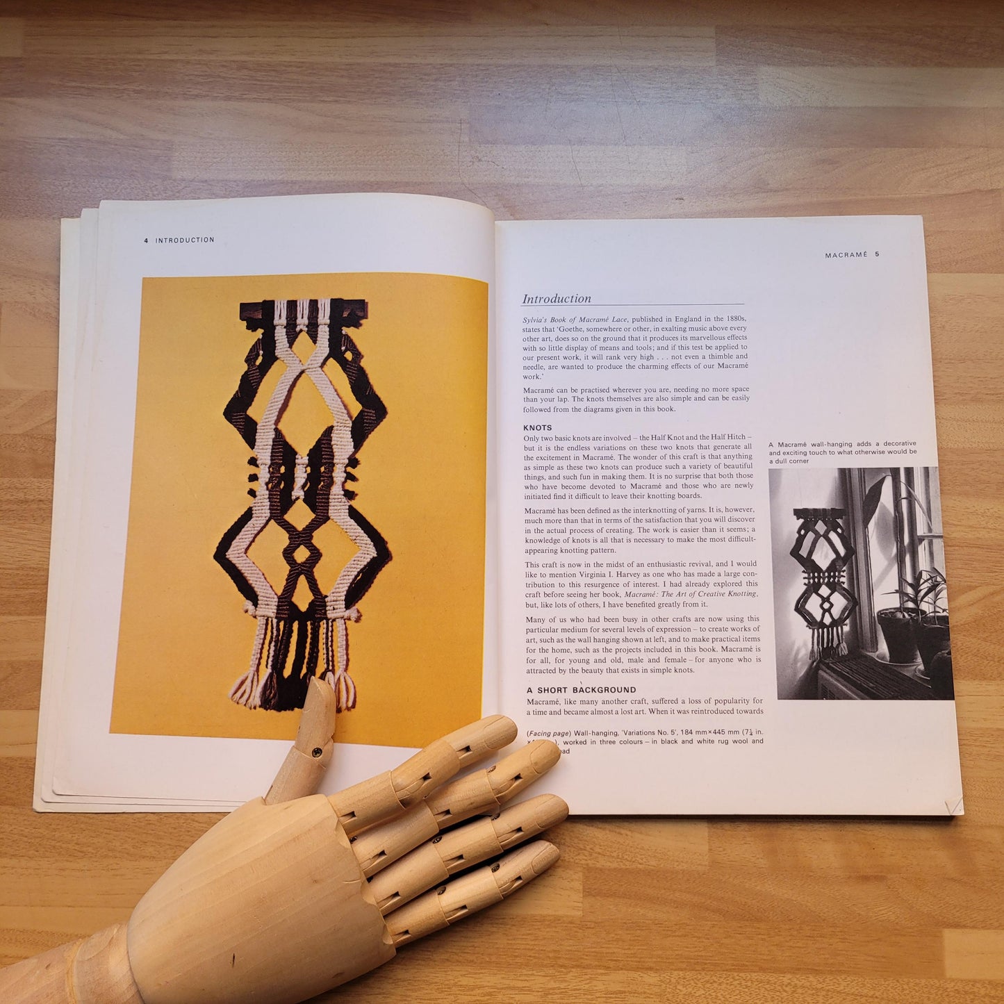 Pan Craft Books: Macrame, by Mary Walker-Phillips (Softback, 1974)