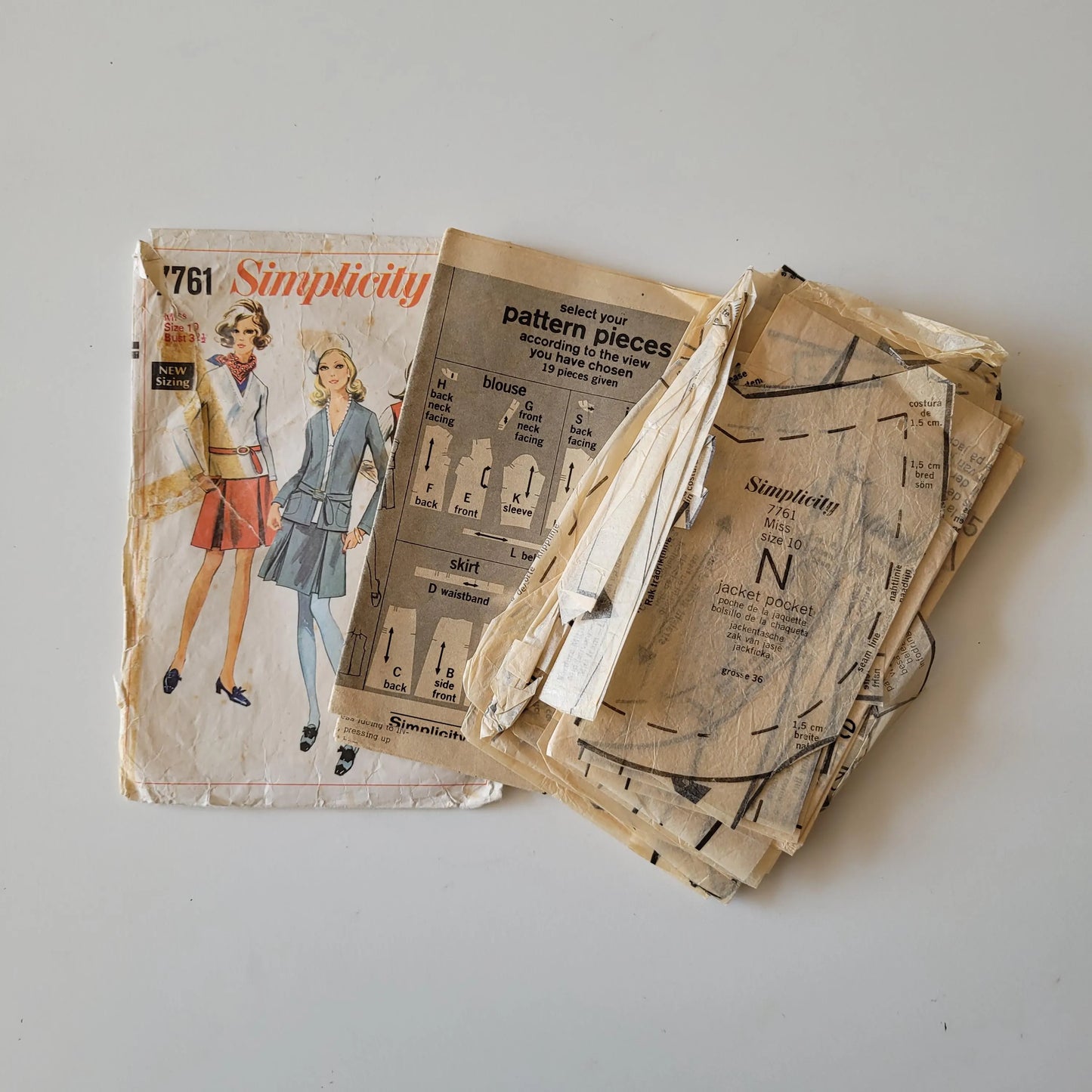 Part cut 1968 Simplicity 7761 sewing pattern for misses' jacket, sleeveless jacket, overblouse & skirt, size 10 (complete)