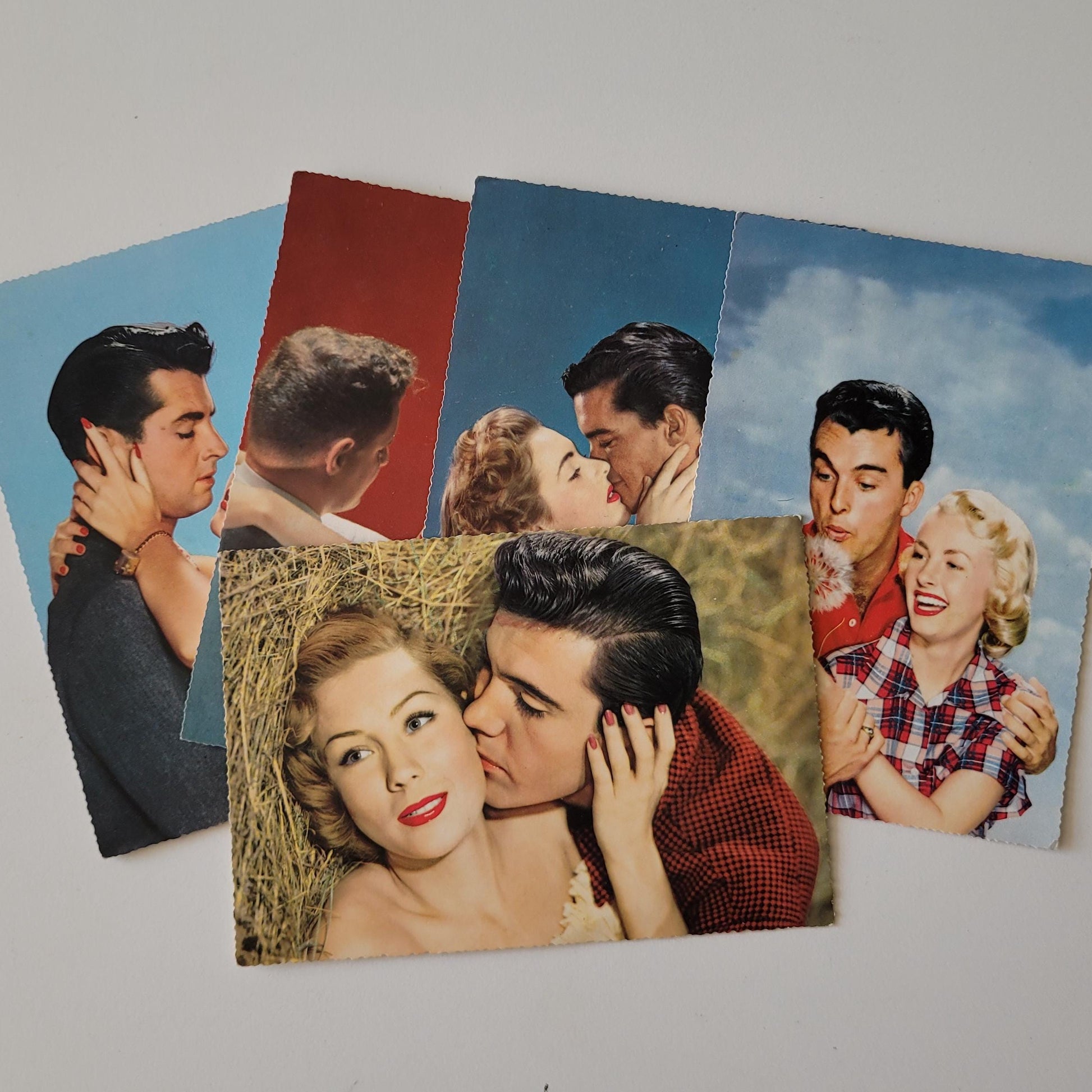 8x 1950s'New Romances' Italian postcards