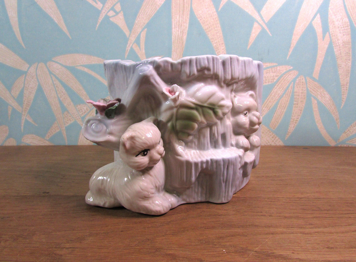 Kitsch vintage hiding kittens and log planter