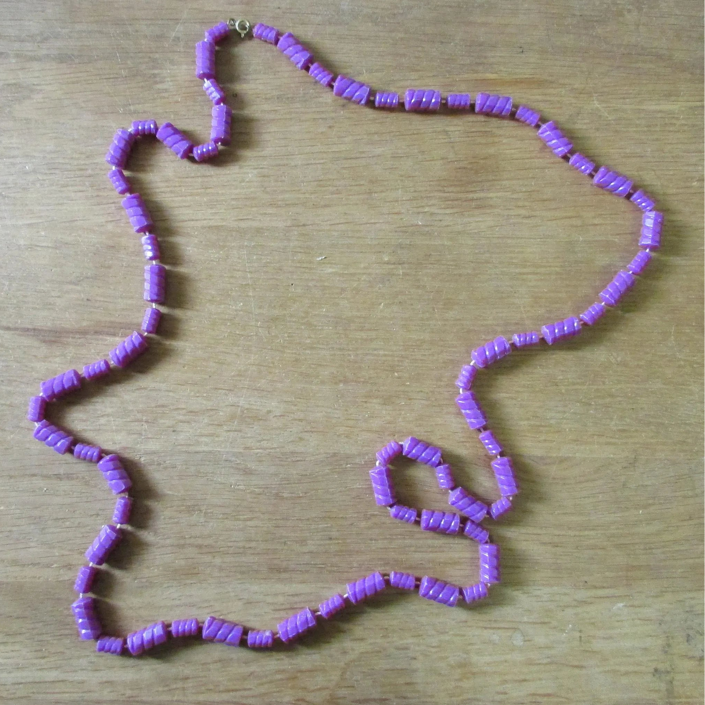 1960s purple moulded plastic textured barrel bead rope necklace