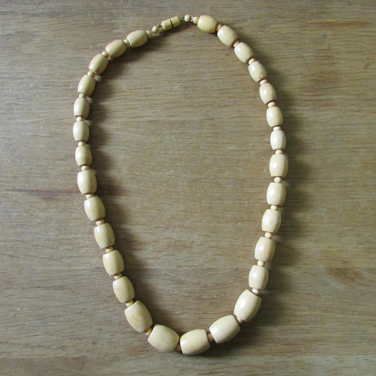 1970s graduated wooden barrel bead necklace
