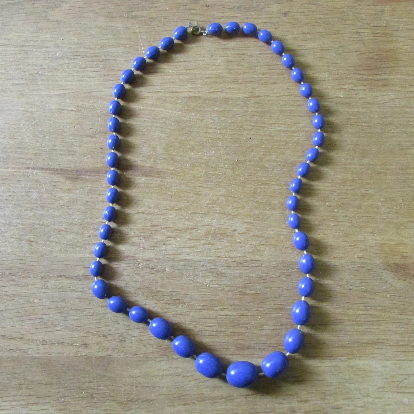 1980s purple plastic graduating oval bead necklace