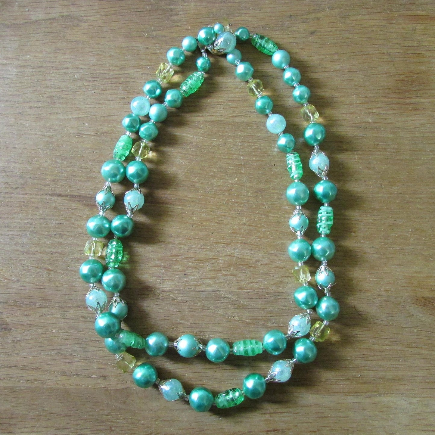1950s/60s green glass and faux pearl double strand necklace with mixed bead detail