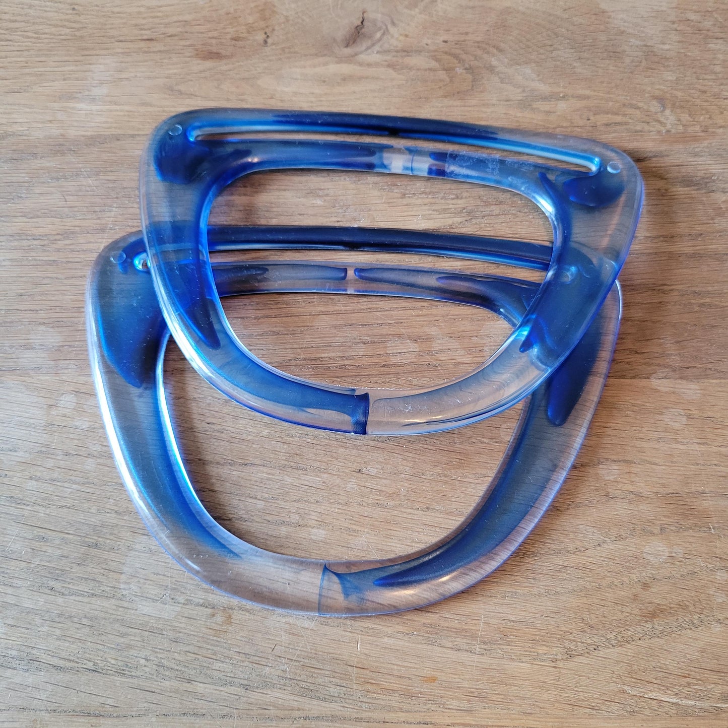 Pair of faux marbled blue plastic D-shaped handbag/purse handles