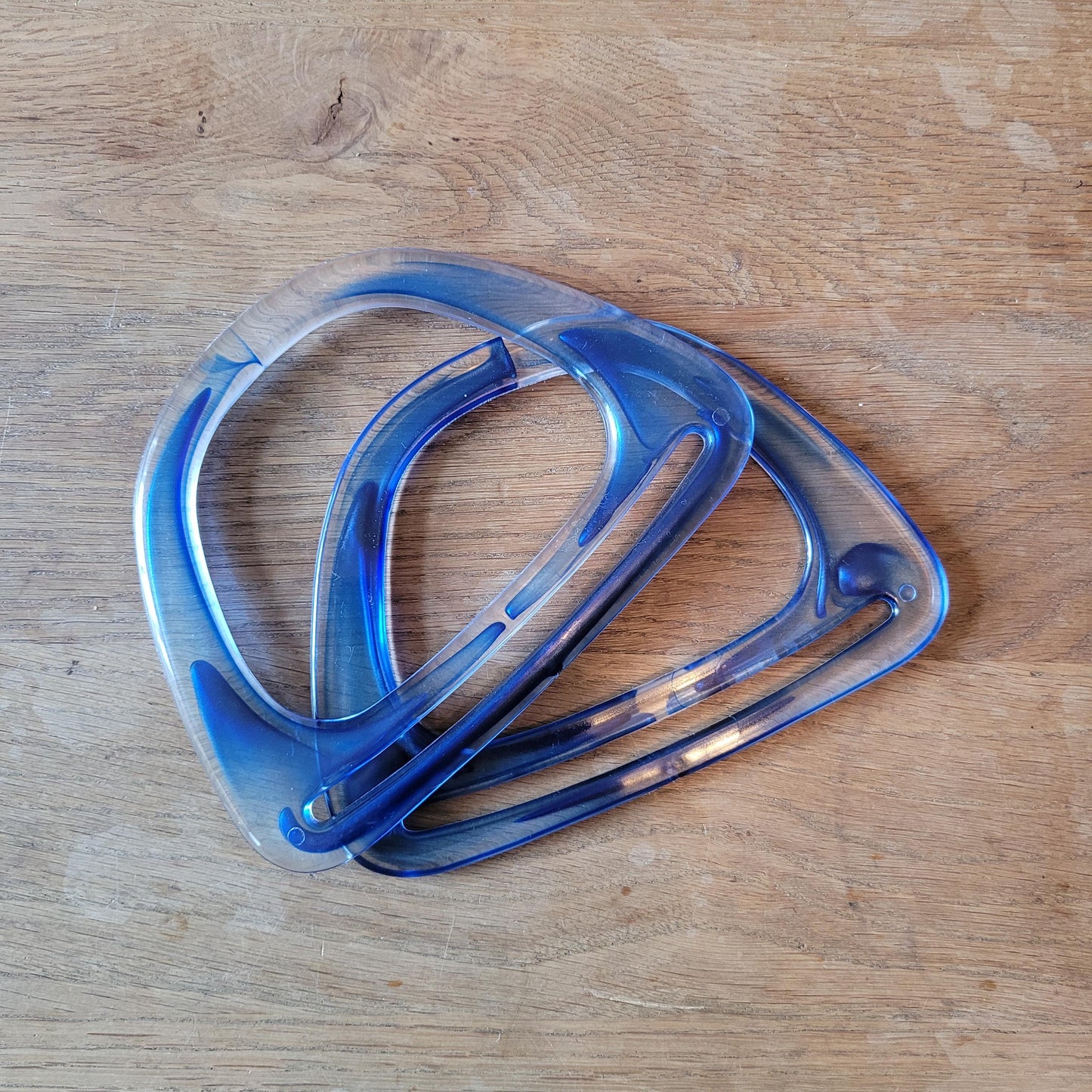 Pair of faux marbled blue plastic D-shaped handbag/purse handles