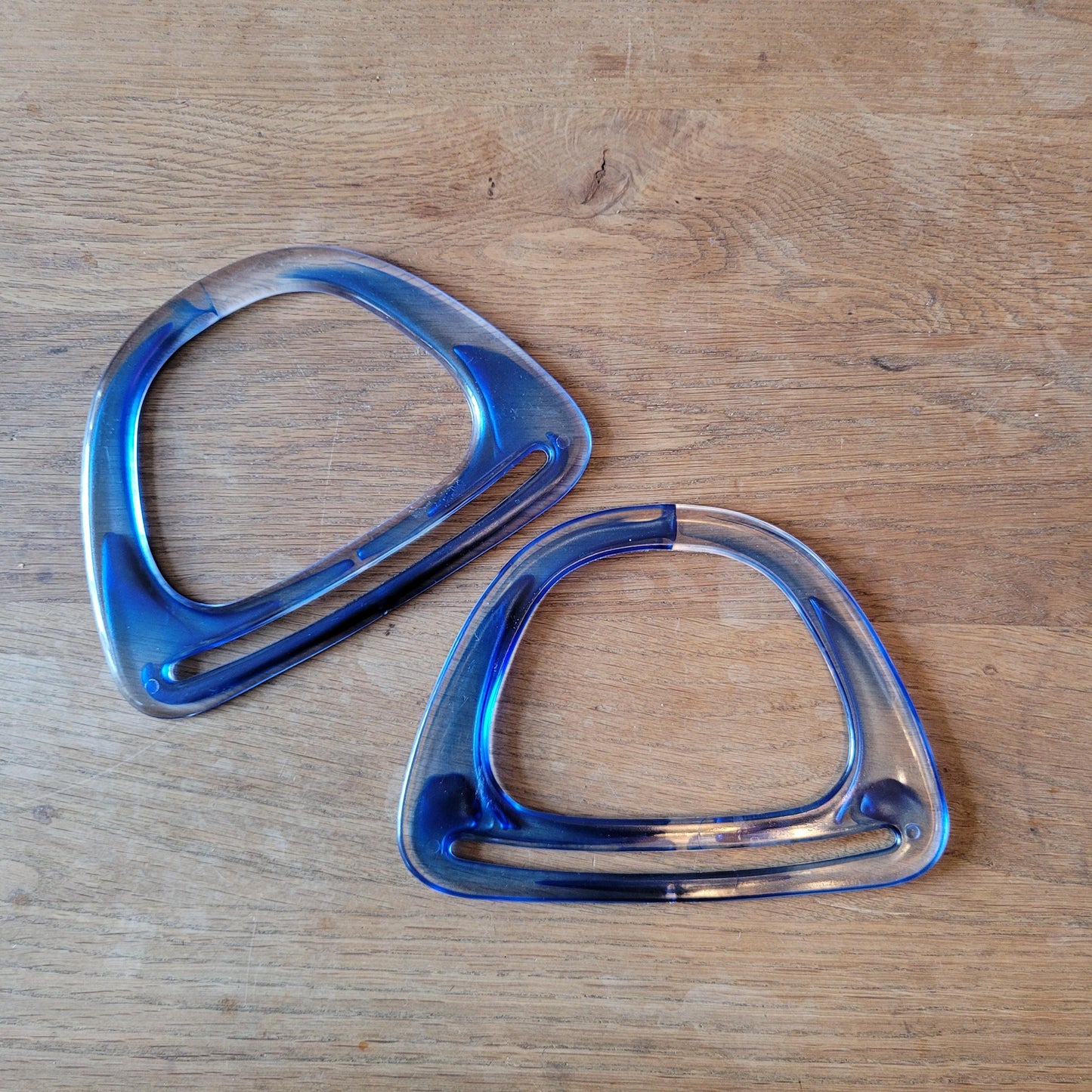 Pair of faux marbled blue plastic D-shaped handbag/purse handles
