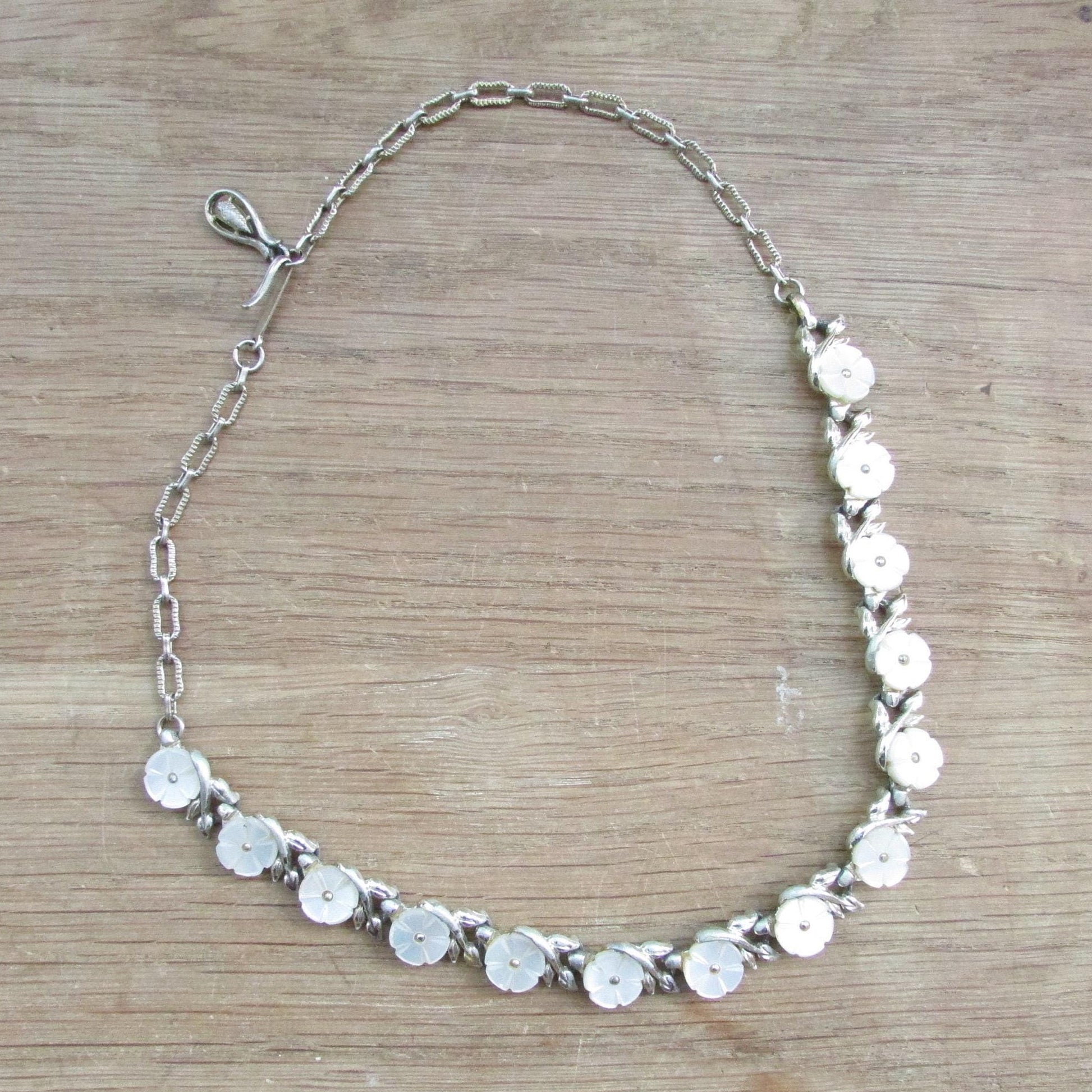 1960s Jewelcraft-style silver-tone & Mother of Pearl flower clasp necklace