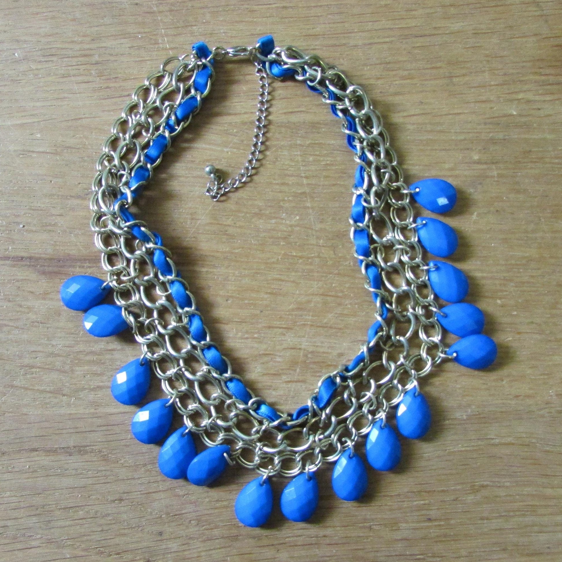 1980s electric blue & gold-tone chain link collar necklace