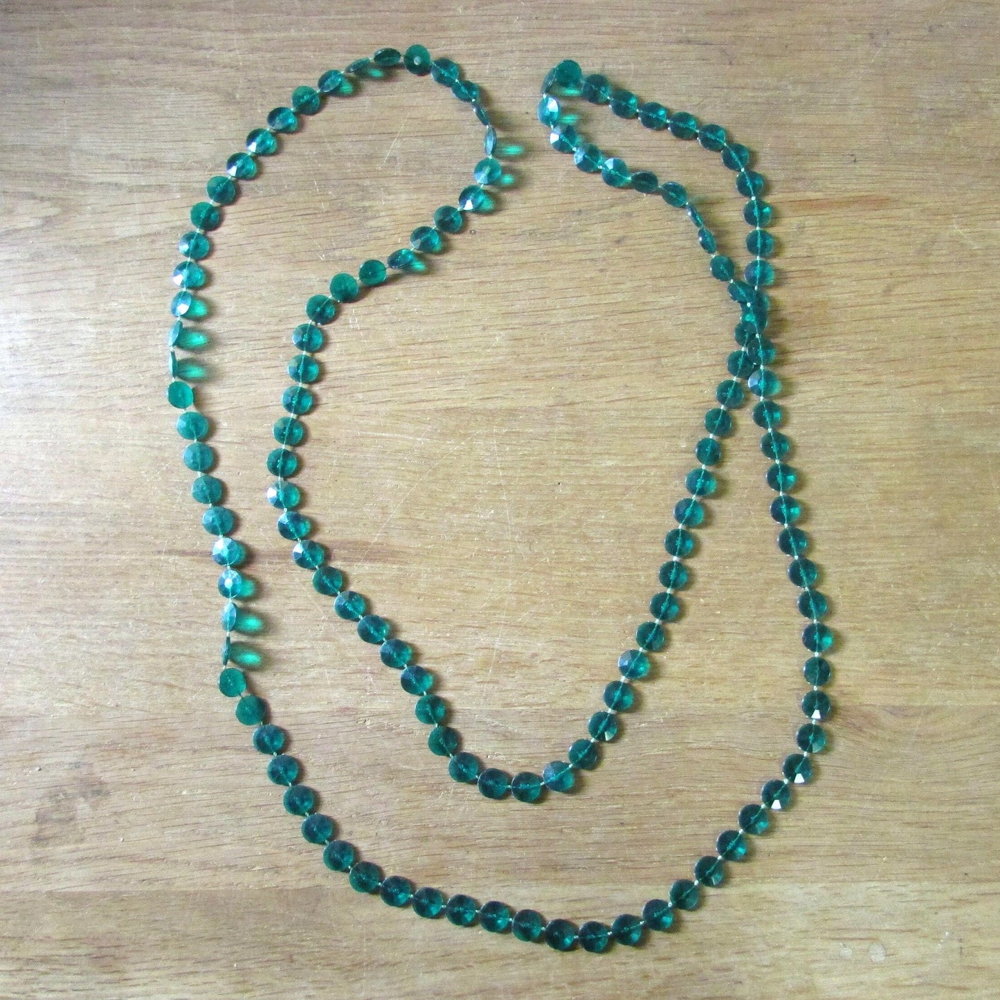 1970s emerald green lucite flat disc rope necklace
