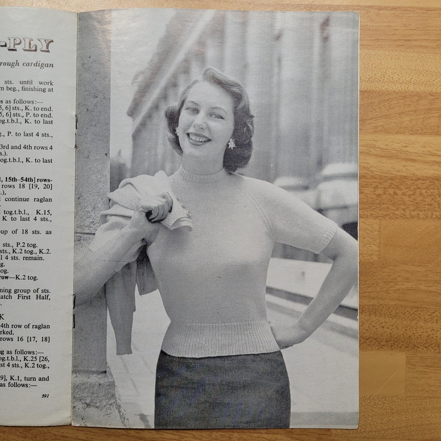 1956 P&B Wools 391 knitting pattern for raglan twin sets