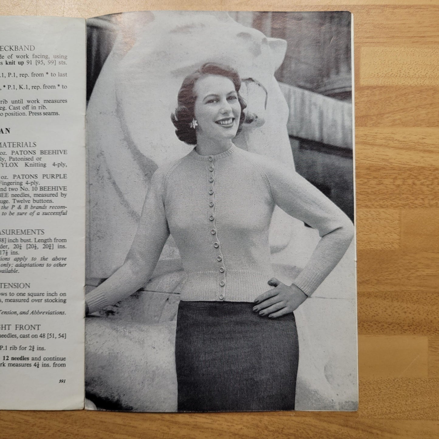 1956 P&B Wools 391 knitting pattern for raglan twin sets