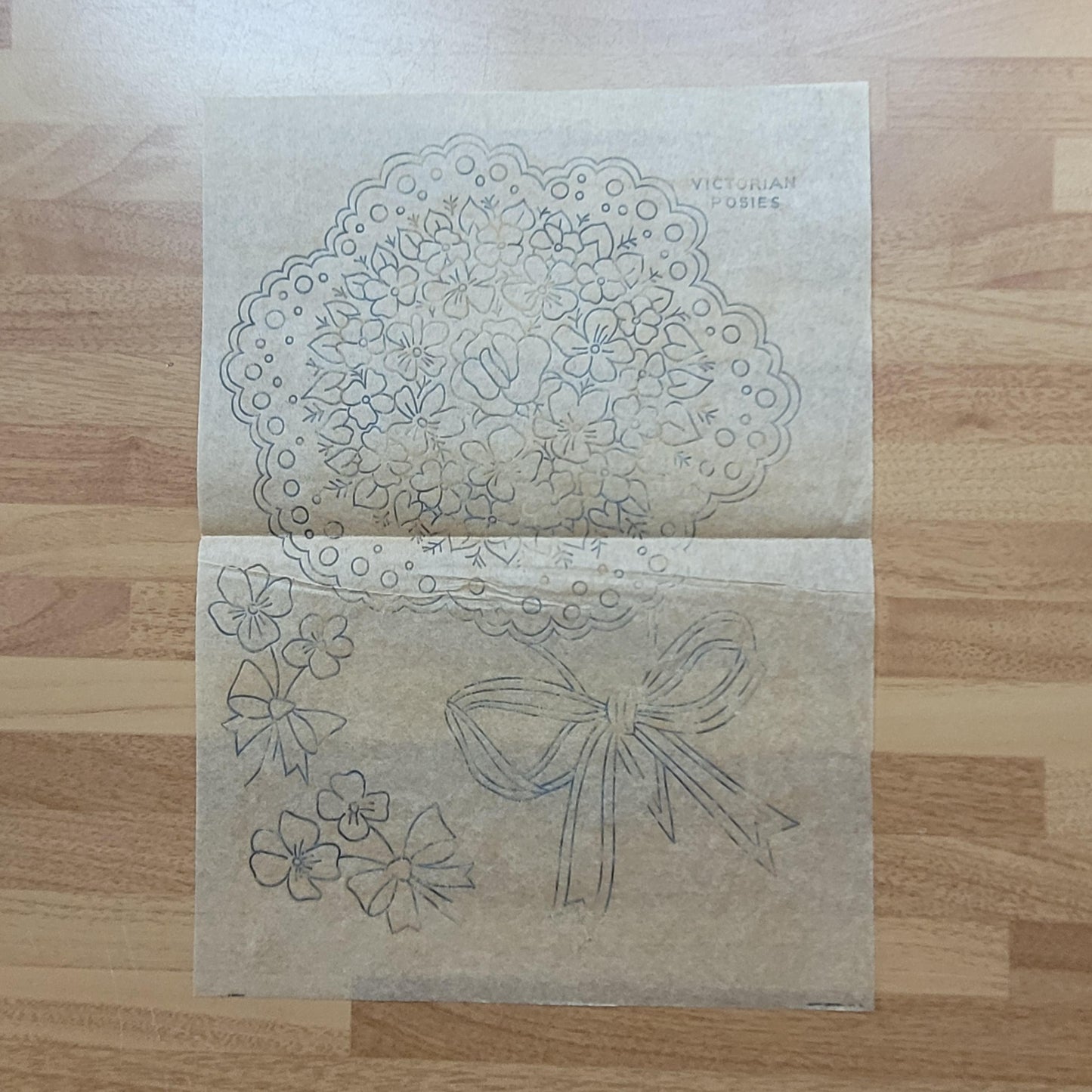 1950s Embroidery Transfer Library: 150 lovely motifs designed by Norman Hartnell