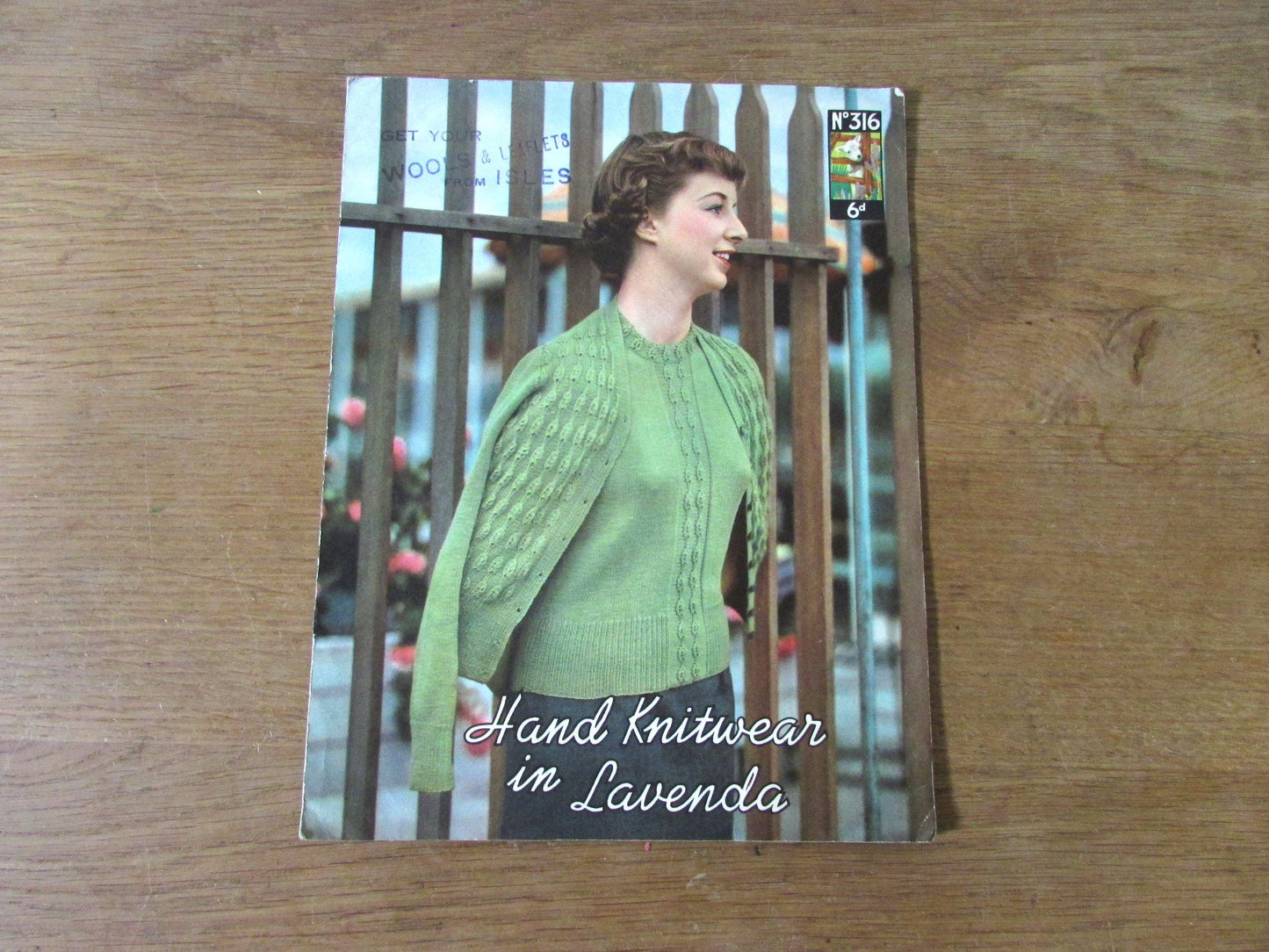 circa. 1940s Lister & Co Lavenda 316 knitting pattern for teenage twin set