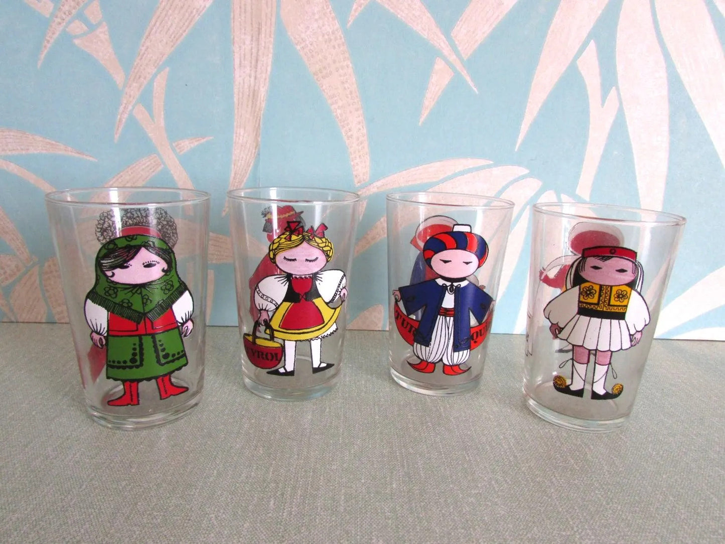 Vintage boxed set of Saint-Gobain KILT 'World Doll' water glasses/tumblers