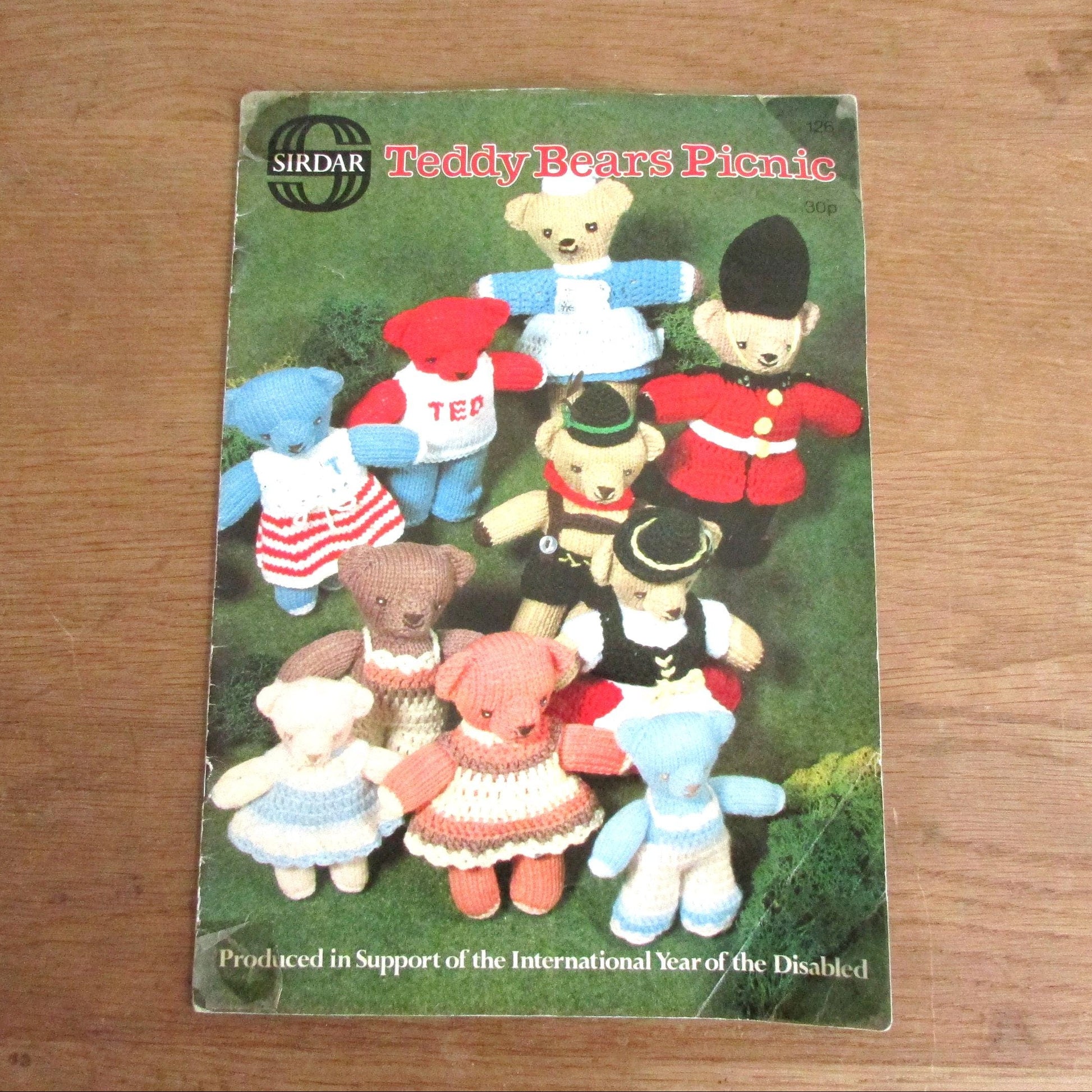 1981 Sirdar 126 knitting pattern booklet for Teddy Bears Picnic